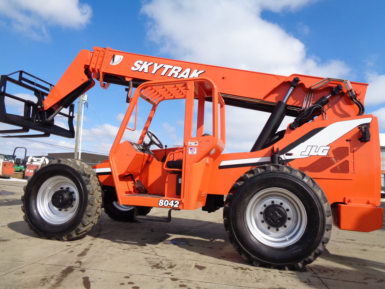 2013 SKYTRAK 8042 8000 LB DIESEL TELESCOPIC FORKLIFT TELEHANDLER