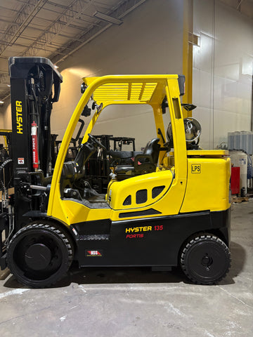 2023 HYSTER S135FT 13500 LB LP GAS FORKLIFT CUSHION 102/208" 3 STAGE MAST 4 WAY PLUMBING TO CARRIAGE SIDE SHIFTING FORK POSITIONER 987 HOURS STOCK # BF9343529-BUF
