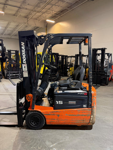 2011 DOOSAN B15R-5 3000 LB ELECTRIC FORKLIFT CUSHION 89/190 3 STAGE MAST SIDE SHIFTER 5887 HOURS STOCK # BF922159-BUF
