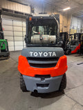 2019 TOYOTA 8FG40U 9000 LB LP GAS FORKLIFT PNEUMATIC 91/132" 2 STAGE CLEAR VIEW MAST SIDE SHIFTING FORK POSITIONER ENCLOSED CAB  HEAT & AC 1302 HOURS STOCK # BF9234199-BUF