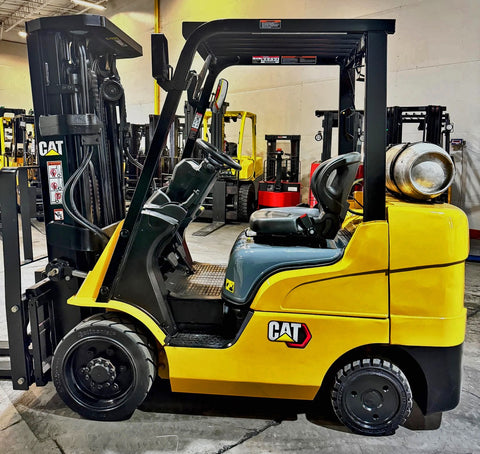 2021 CATERPILLAR 2C60004 6000 LB LP GAS FORKLIFT CUSHION 83/185" 3 STAGE MAST SIDE SHIFTING FORK POSITIONER 942 HOURS STOCK # BF9125459-BUF - United Lift LLC