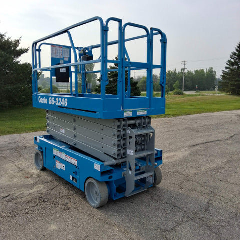 2017 GENIE GS3246 SCISSOR LIFT 32' REACH 24 VOLT ELECTRIC SMOOTH CUSHION TIRES 456 HOURS STOCK # BF989529-WIB