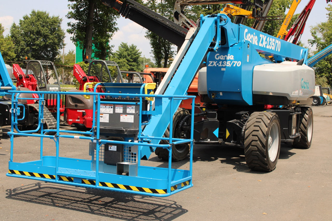 2022 GENIE ZX135/70 ARTICULATING BOOM LIFT AERIAL LIFT WITH JIB
