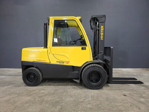 2020 HYSTER H110FT 11000 LB DIESEL FORKLIFT PNEUMATIC 94/185" 3 STAGE MAST SIDE SHIFTER ENCLOSED CAB 1377 HOURS STOCK # BF9178859-ILE