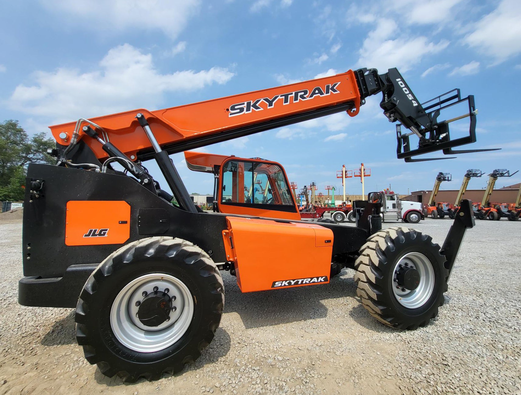 2024 SKYTRAK 10054 10000 LB DIESEL TELESCOPIC FORKLIFT TELEHANDLER