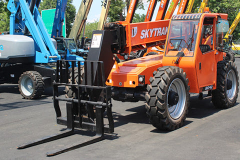 2016 SKYTRAK 8042 8000 LB DIESEL TELESCOPIC FORKLIFT TELEHANDLER PNEUMATIC 4WD 2375 ENCLOSED HEATED CAB HOURS STOCK # BF9629779-NLE - United Lift LLC