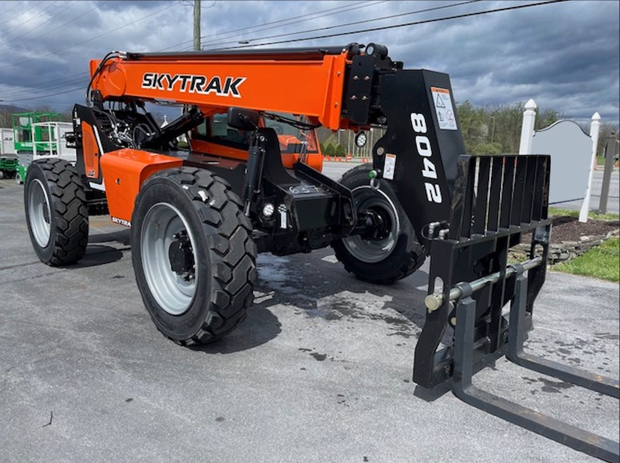 2024 SKYTRAK 8042 8000 LB DIESEL TELESCOPIC FORKLIFT TELEHANDLER