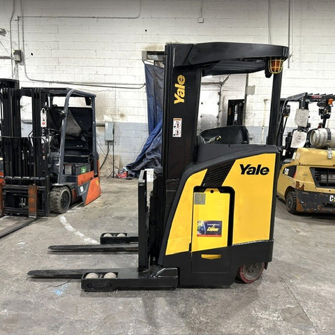 2022 YALE NR035DC 3500 LB ELECTRIC REACH FORKLIFT 87/191" 3 STAGE MAST SIDE SHIFTER 988 HOURS STOCK # BF9147159-OHMM - United Lift LLC
