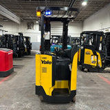 2022 YALE NR045EB 4500 LB ELECTRIC NARROW AISLE REACH FORKLIFT 95/212 3 STAGE MAST SIDE SHIFTER 4319 HOURS STOCK # BF9123929-OHMM