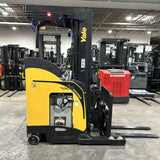 2022 YALE NR045EB 4500 LB ELECTRIC NARROW AISLE REACH FORKLIFT 95/212 3 STAGE MAST SIDE SHIFTER 4319 HOURS STOCK # BF9123929-OHMM