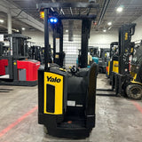 2022 YALE NR045EC 4500 LB ELECTRIC NARROW AISLE REACH FORKLIFT 95/210 3 STAGE MAST SIDE SHIFTER 743 HOURS STOCK # BF9154739-OHMM