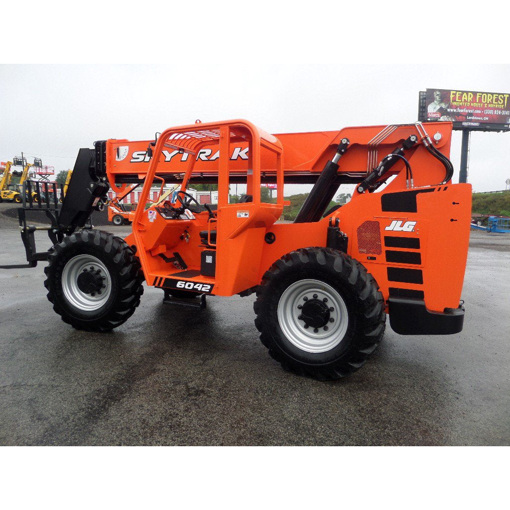 2022 SKYTRAK 6042 6000 LB DIESEL TELESCOPIC FORKLIFT TELEHANDLER